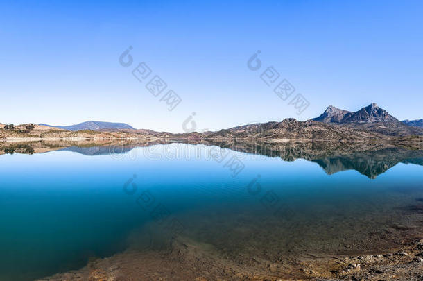 西班牙格拉萨<strong>勒马</strong>国家公园扎哈拉湖embalse de zahara湖