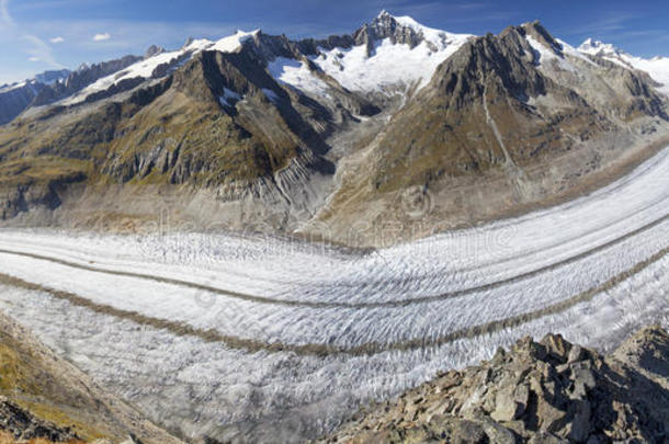 阿尔卑斯山最大的冰川阿勒奇冰川的壮丽景色