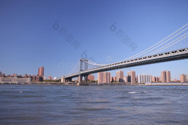<strong>纽约布鲁克林大桥</strong>。照片是从<strong>布鲁克林</strong>那边拍的。