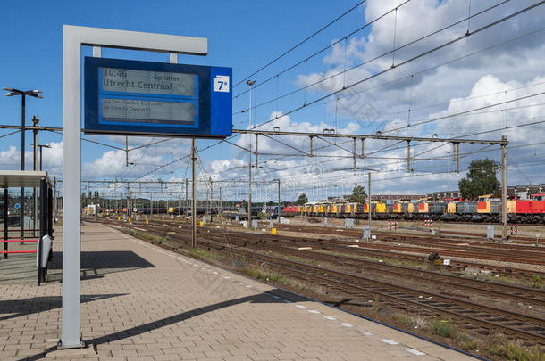 荷兰阿默斯福特火车站列车发车时间公告牌