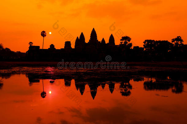 日出时，柬埔寨吴哥窟寺庙群中一座历史悠久的高棉寺庙遗迹。柬埔寨旅游概念。
