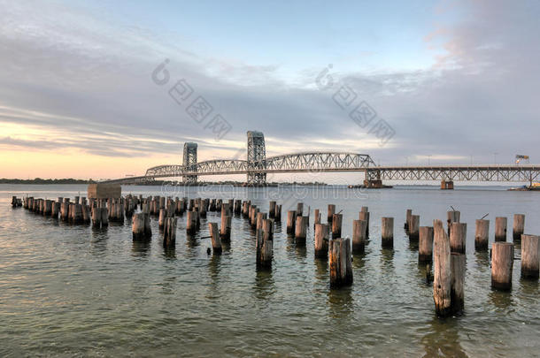 纽约<strong>皇后</strong>区海军公园大道吉尔·霍奇斯纪念桥