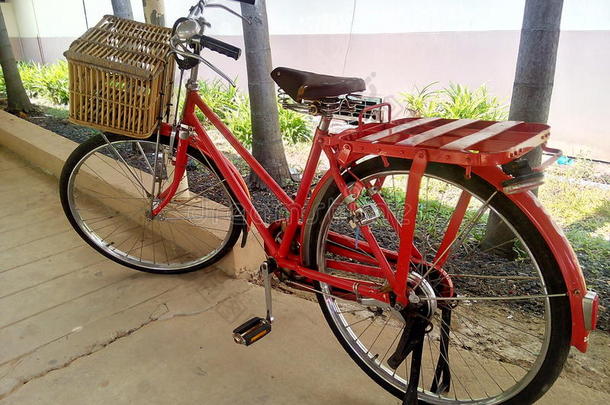 红色自行车的故事