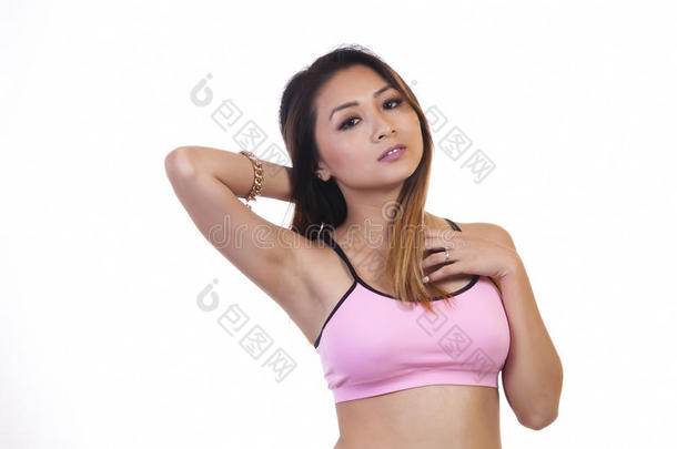 瘦身美籍亚裔女士粉色运动上衣