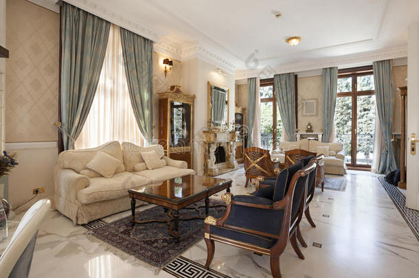 豪华别墅古典风格客厅的室内设计