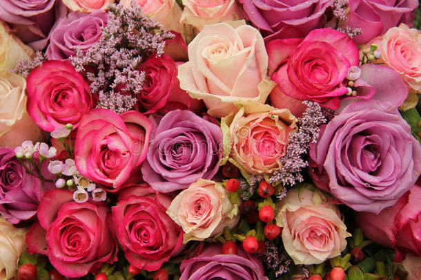紫色和粉色玫瑰婚礼安排