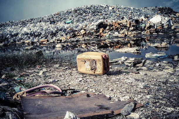 <strong>提拉</strong>伏什马尔代夫岛垃圾垃圾场，塑料山