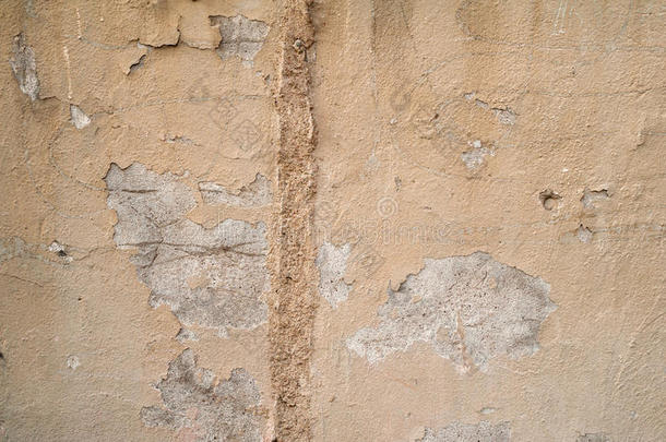 旧墙用黄色灰泥覆盖的质感
