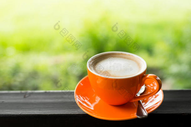 橙色咖啡杯