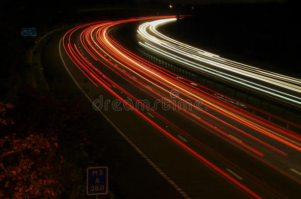 高速公路上的夜间<strong>红绿灯</strong>