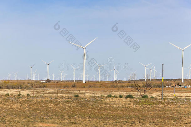 <strong>德克萨斯</strong>州西部风力发电厂的风力涡轮机