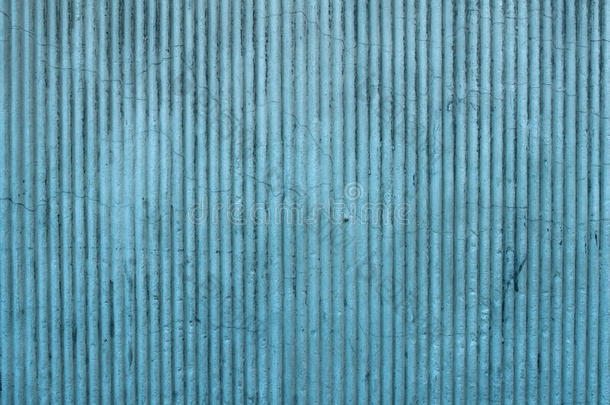 旧墙的纹理覆盖蓝色灰泥与垂直浮雕