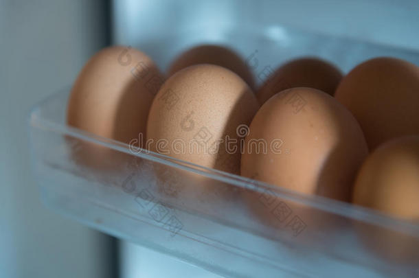 鸡蛋放在冰箱里冷藏