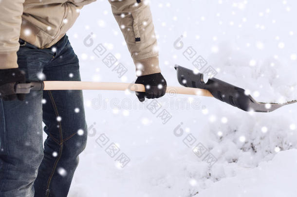 铲雪人特写