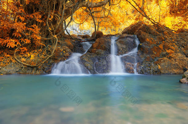 萨里卡瀑布的森林深处瀑布秋景世界遗产收藏