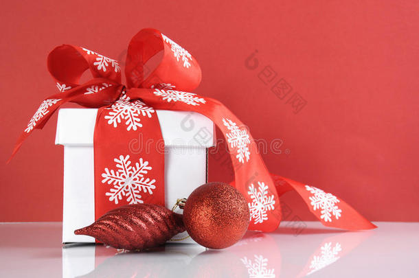 喜庆红白主题圣诞礼盒
