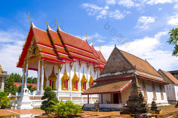 两座泰国艺术寺庙，有200年的<strong>历史</strong>和10年的<strong>历史</strong>。