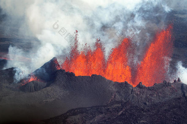 冰岛霍鲁赫劳恩<strong>火山爆发</strong>（2014年）