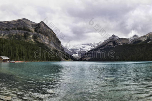 路易丝湖全景