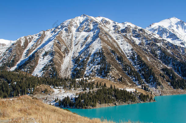 高山湖泊