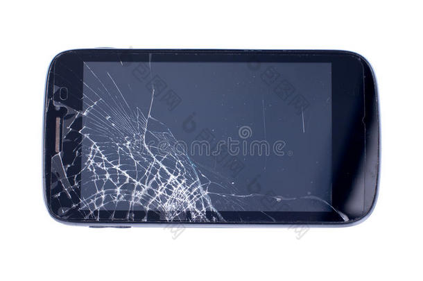 黑色手机，屏幕在孤立的背景上被打破