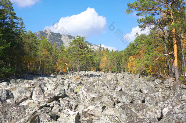 乌拉尔山脉南部的山脉。俄罗斯。