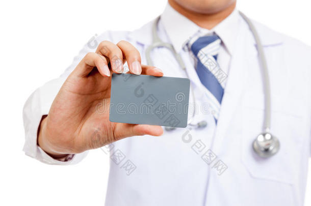 亚洲男医生手中的空白卡