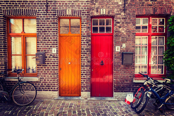 比利时布鲁日旧房子的门