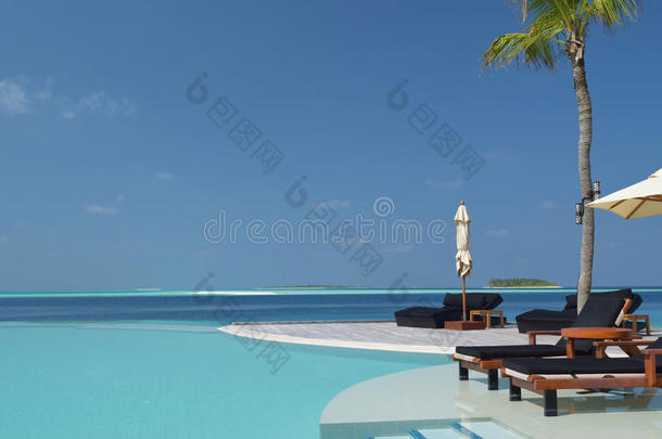 马尔代夫国际游泳池景观