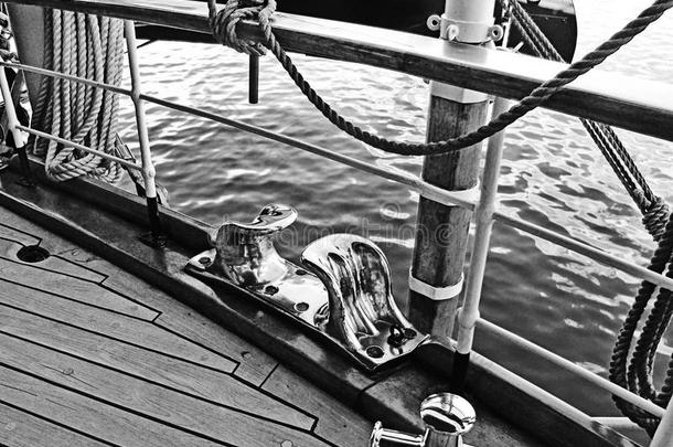 旧游艇，带黄铜<strong>夹板</strong>的甲板详图