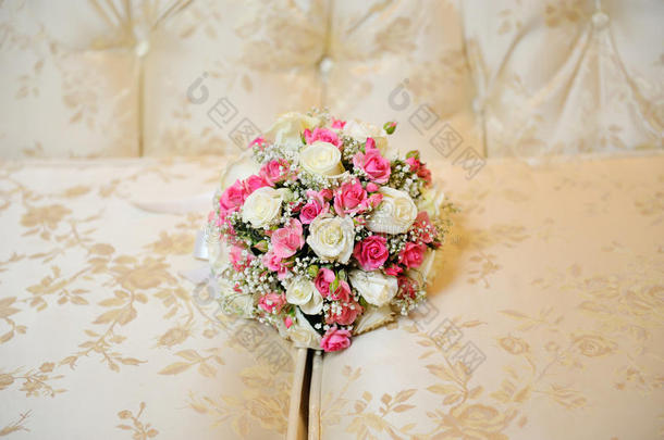 婚礼用粉色玫瑰束