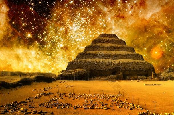 阶梯金字塔和狼蛛星云（图片由美国宇航局提供）