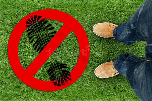 禁止在草地上行走的标志