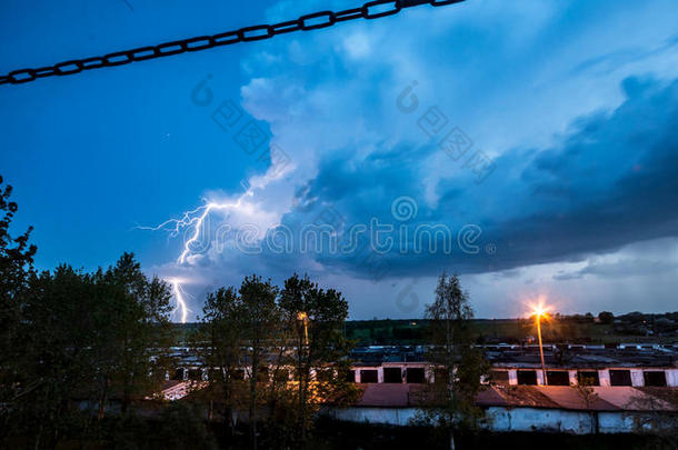 雷霆万钧