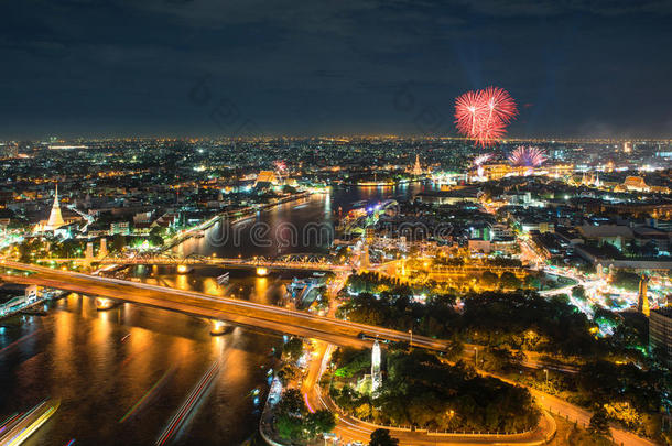 泰国曼谷，湄南河烟火夜景