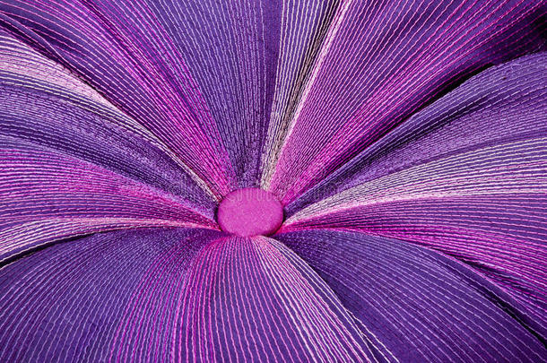 紫罗兰色织物的彩色拼接成形图案