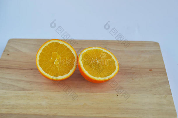 橘子，两片切碎的橘子