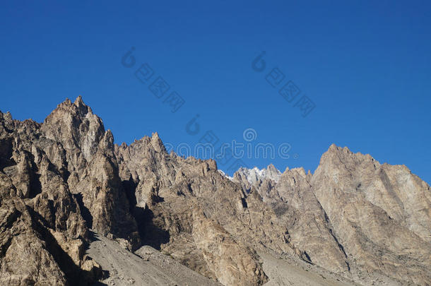 巴基斯坦北部奇山蓝天