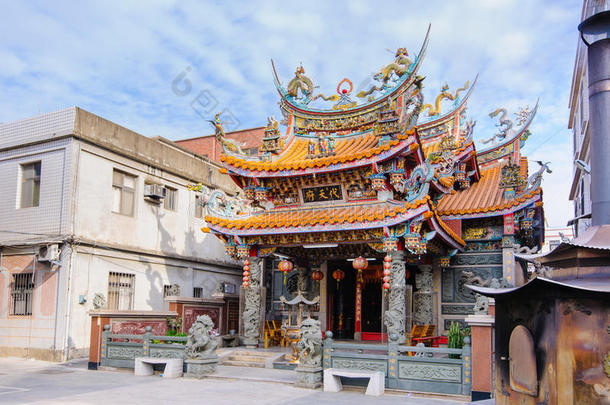 蓝天下的中国寺庙