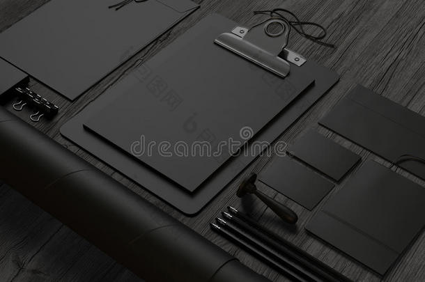 黑色木质背景上的黑色品牌元素