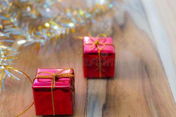 圣诞和新年礼品盒背景木
