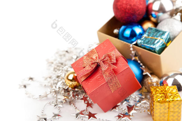 圣诞树饰品红色礼品盒