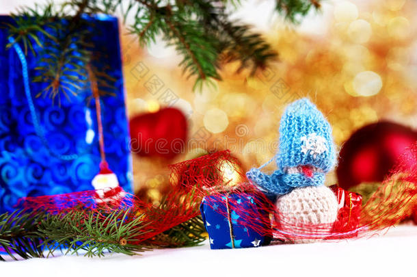 小雪人和圣诞装饰品