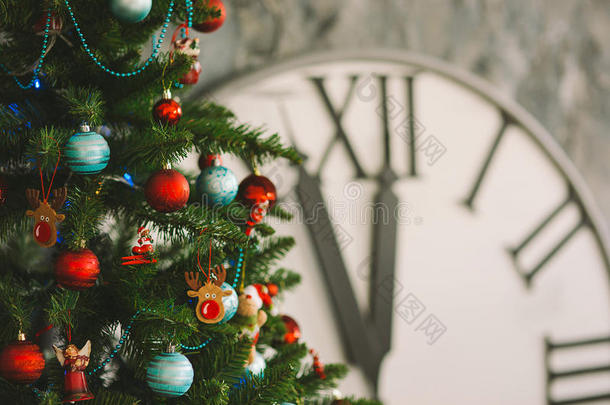新年和圣诞节室内活动时间为5小时