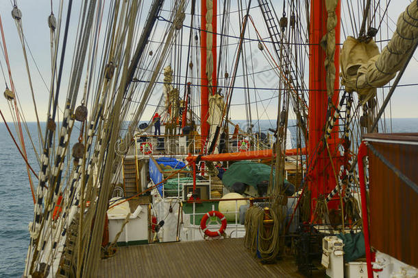 背景-旧帆船索具