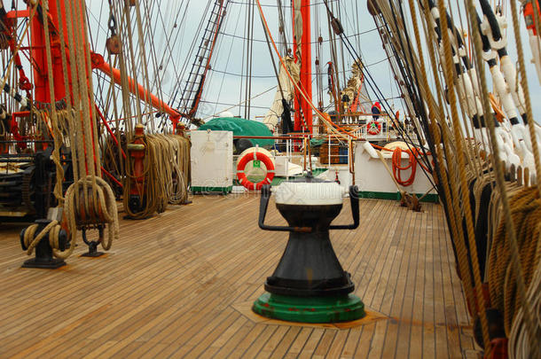 背景-旧帆船索具