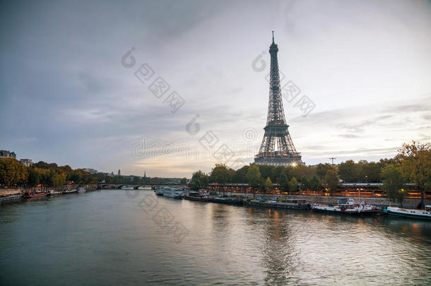 巴黎城市景观与埃菲尔铁塔