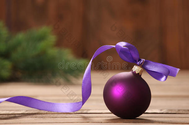 圣诞玩具<strong>紫</strong>色丝带<strong>球</strong>