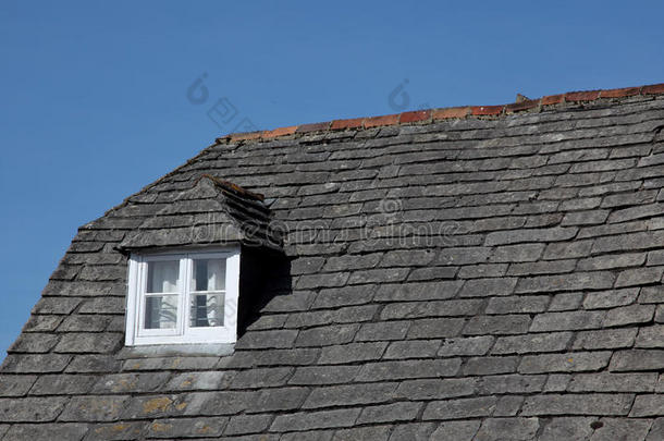 屋顶上的石板瓦
