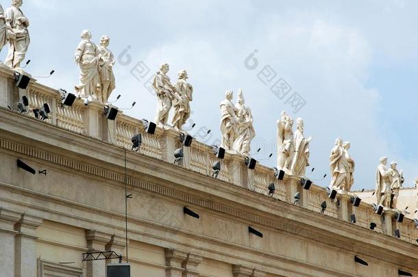 梵蒂冈城市正面的雕塑作品